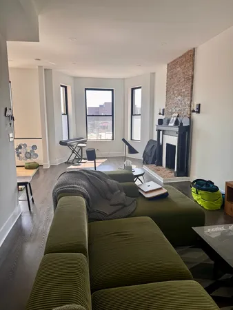 $3,500 | 948 West Addison Street, Unit 3, Chicago, IL 60613