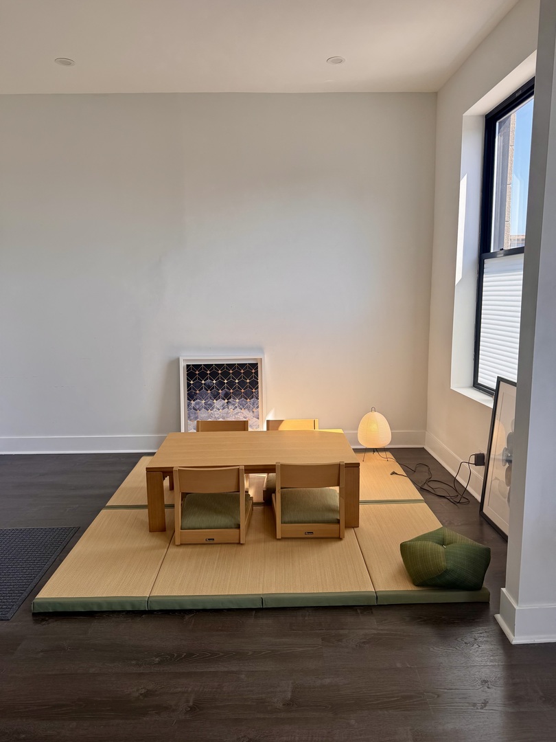 948 West Addison Street, Unit 3 Chicago, IL 60613 - Photo 4 of 11 a living room with a bed furniture and a window