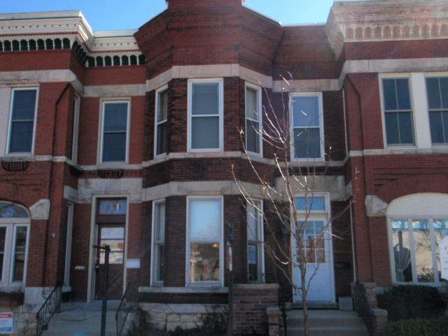 718 1/2 Columbus Street, Unit 2 Ottawa, IL 61350 - Photo 1 of 13 a front view of a building