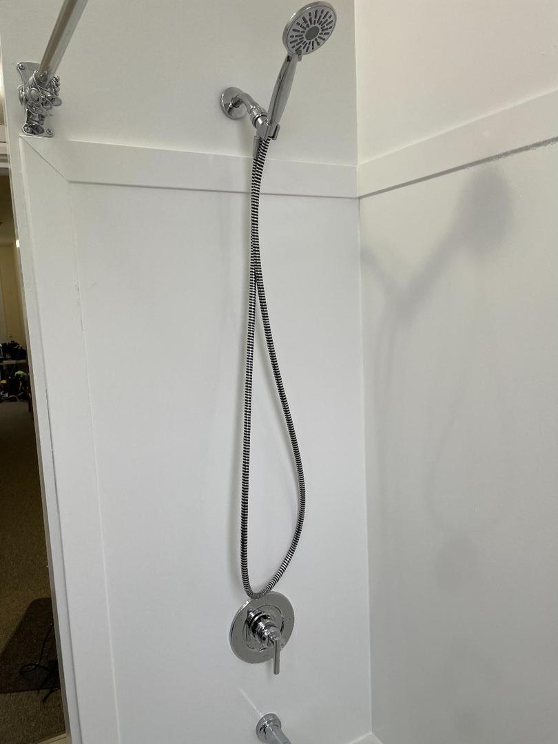 718 1/2 Columbus Street, Unit 2 Ottawa, IL 61350 - Photo 12 of 13 a bathroom with a shower