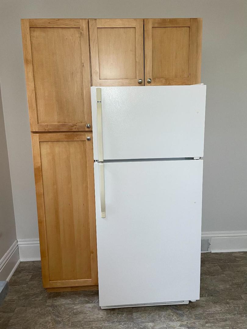 718 1/2 Columbus Street, Unit 2 Ottawa, IL 61350 - Photo 5 of 13 a white refrigerator freezer sitting in a kitchen