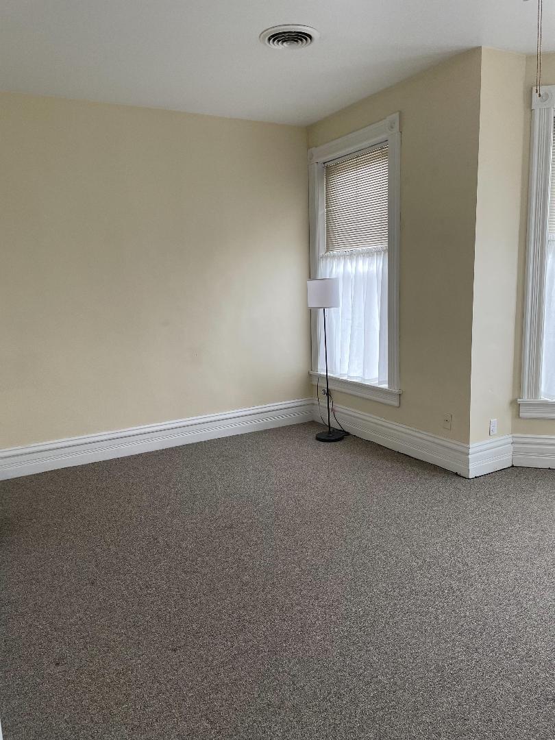 718 1/2 Columbus Street, Unit 2 Ottawa, IL 61350 - Photo 7 of 13 an empty room with a window