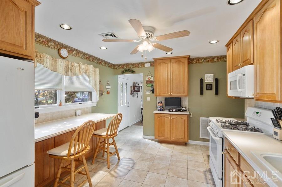 46 Weldon Road Edison, NJ 08817 - Photo 3 of 18 a kitchen with microwave a stove and refrigerator