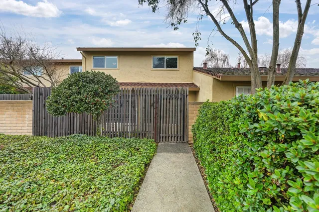 a view of a back yard of the house