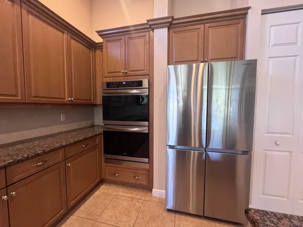 $3,200 | 3318 Burlington Place Southwest, Vero Beach, FL 32968