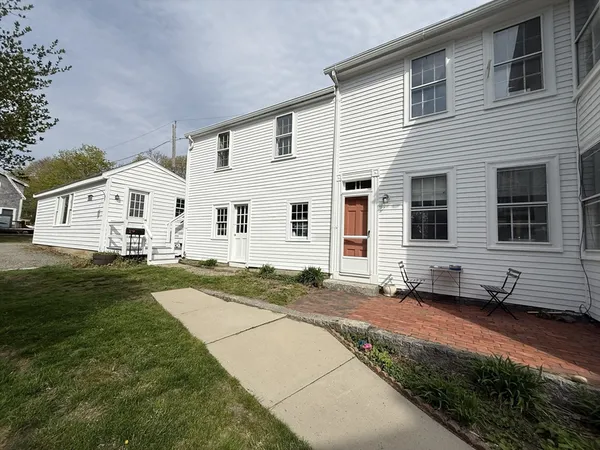$2,800 | 32 Mt Pleasant Street, Unit 2, Rockport, MA 01966