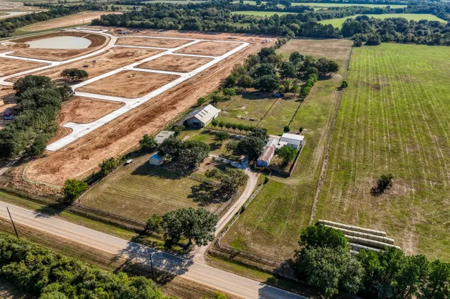 a view of a tennis court