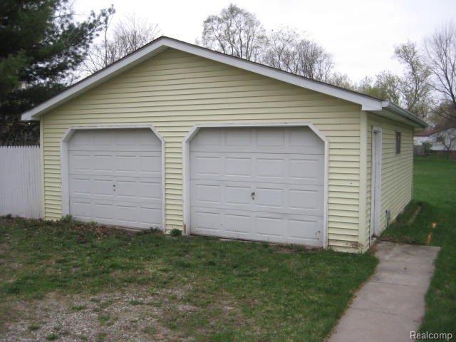 207 East Road Holly, MI 48442 - Photo 7 of 25 264-018276 - Garage.JPG