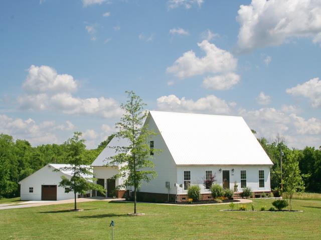 2160 Harris Road Lewisburg, TN 37091 - Photo 1 of 1 a front view of a house with garden