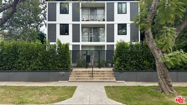 $4,495 | 414 North Palm Drive, Unit 8, Beverly Hills, CA 90210
