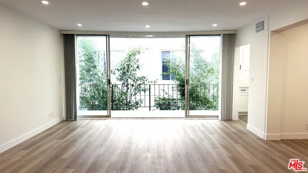$4,495 | 414 North Palm Drive, Unit 8, Beverly Hills, CA 90210