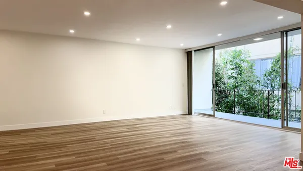 $4,495 | 414 North Palm Drive, Unit 8, Beverly Hills, CA 90210