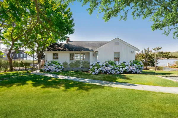 $5,350,000 | 11 East Harbor Drive, Sag Harbor, NY 11963