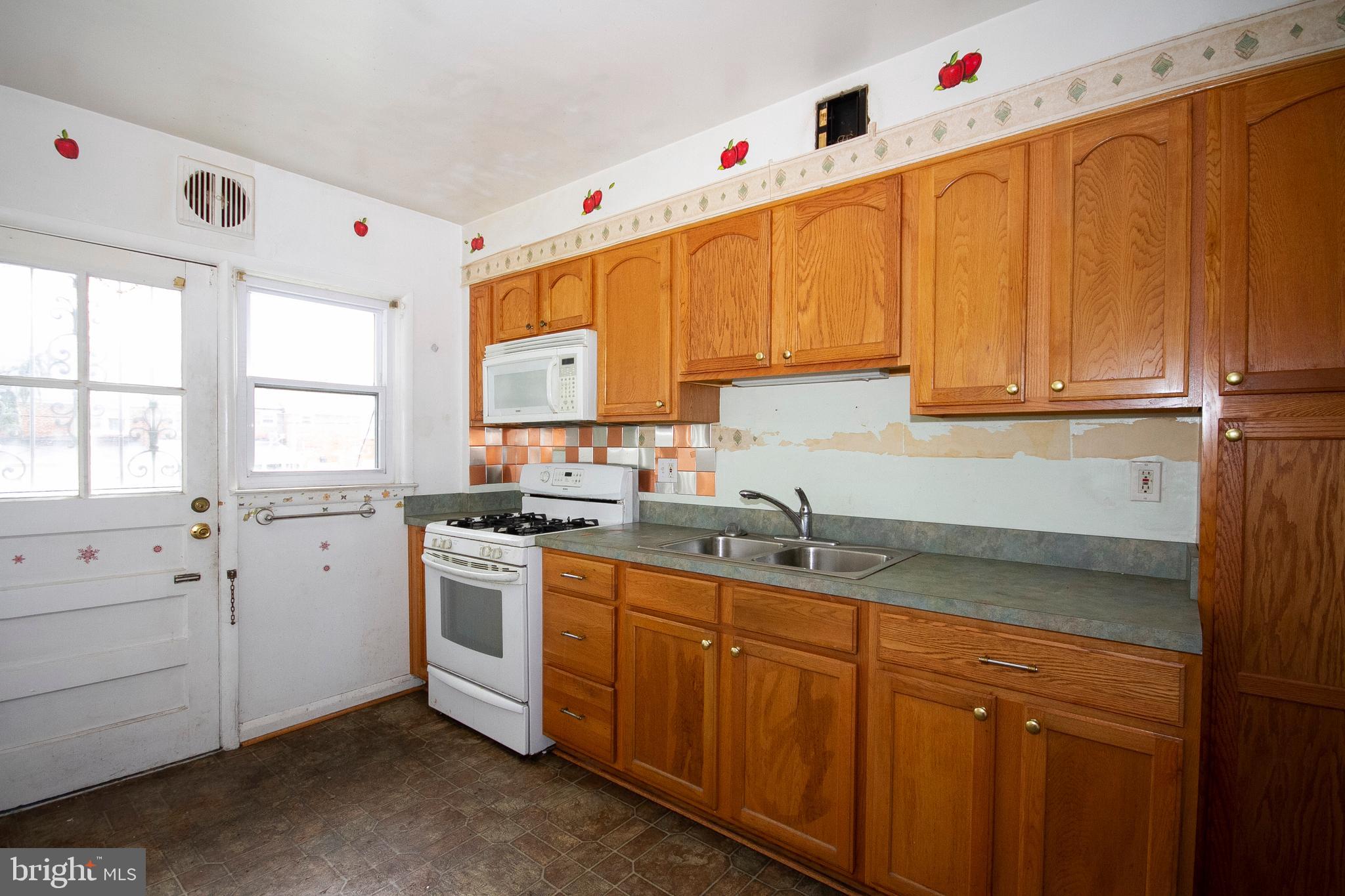 6121 Edlynne Road Baltimore, MD 21239 - Photo 12 of 19
