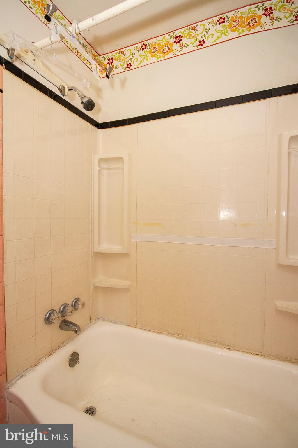 6121 Edlynne Road Baltimore, MD 21239 - Photo 7 of 19