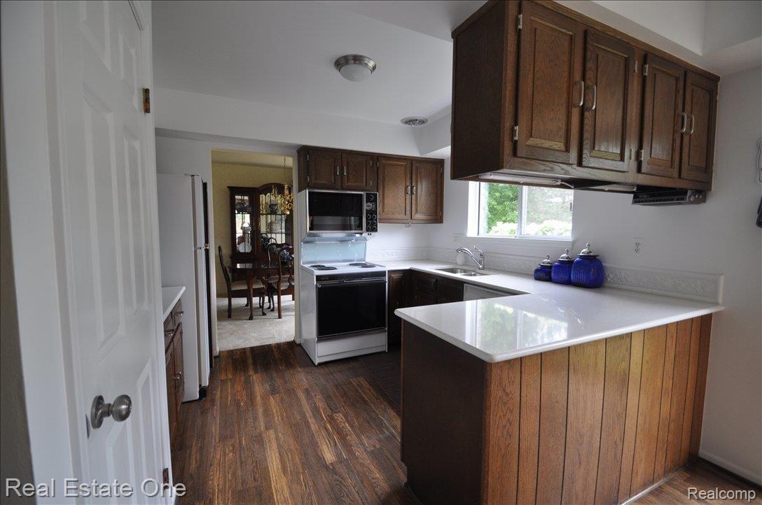 2227 Chippenham Chase Rochester, MI 48306 - Photo 7 of 16 chippenham chase 006.JPG