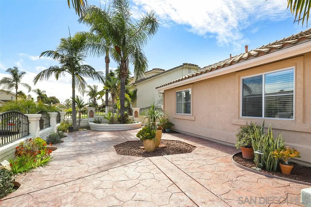 886 St George Place Spring Valley, CA 91977 - Photo 3 of 24 Gallery Image 3