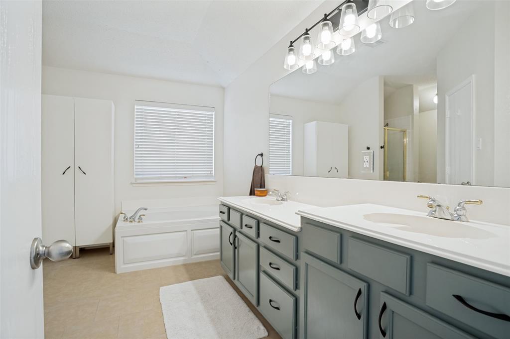 1411 Dearborn Road Allen, TX 75002 - Photo 10 of 28 Lots of counter space