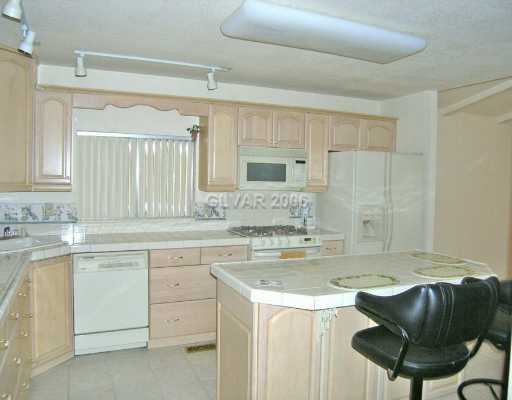 5514 Petaca Road Las Vegas, NV 89122 - Photo 3 of 8 Kitchen.