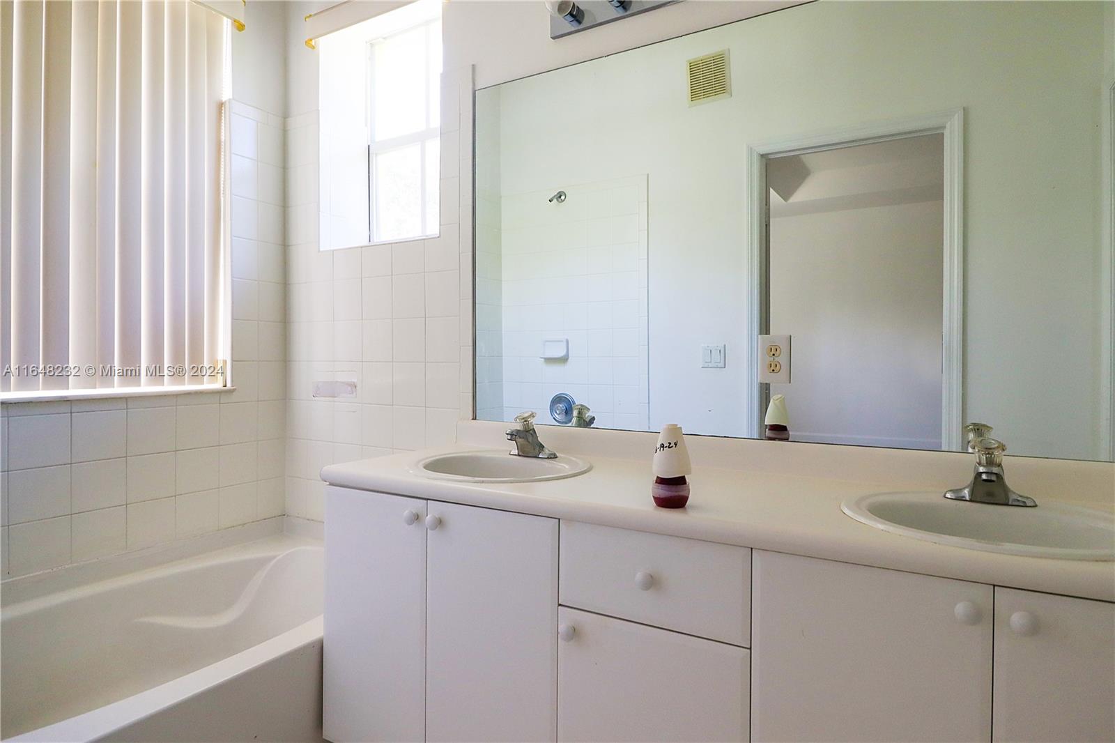 14976 Southwest 9th Lane Miami, FL 33194 - Photo 17 of 46
