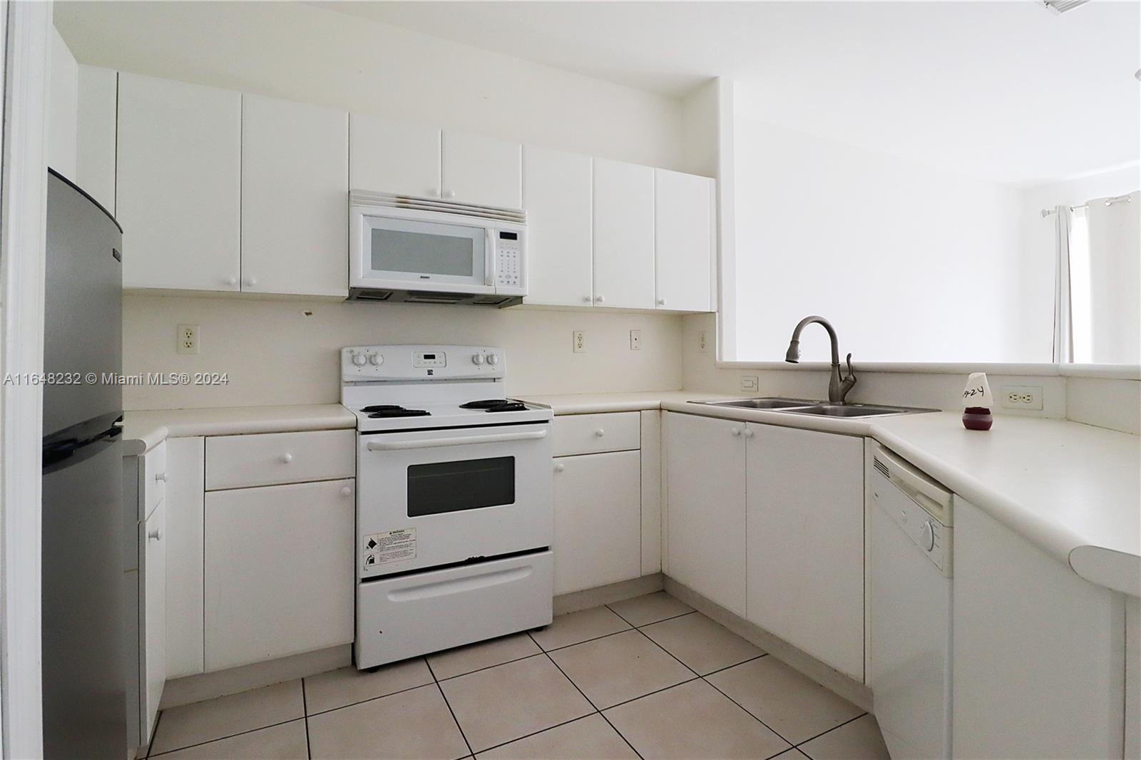 14976 Southwest 9th Lane Miami, FL 33194 - Photo 8 of 46