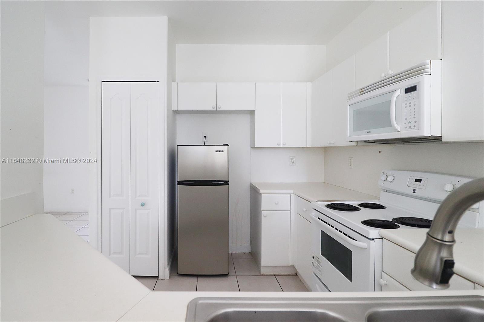14976 Southwest 9th Lane Miami, FL 33194 - Photo 9 of 46