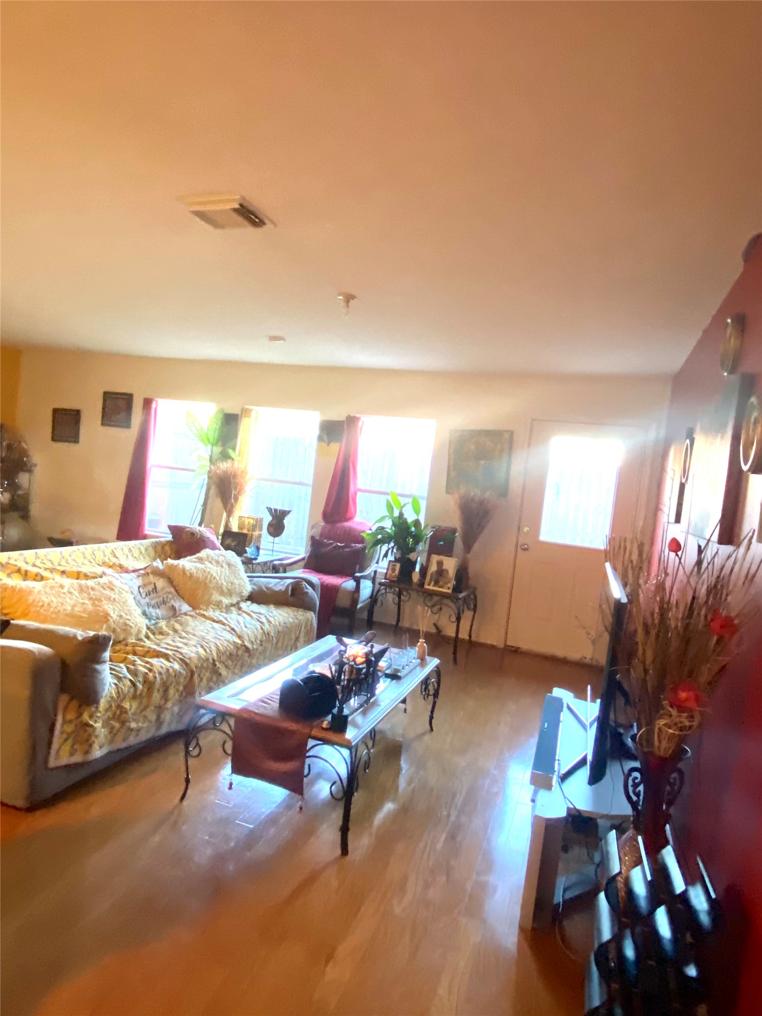 1718 Redwing Ridge Drive Houston, TX 77009 - Photo 9 of 32 a living room with furniture and a lamp