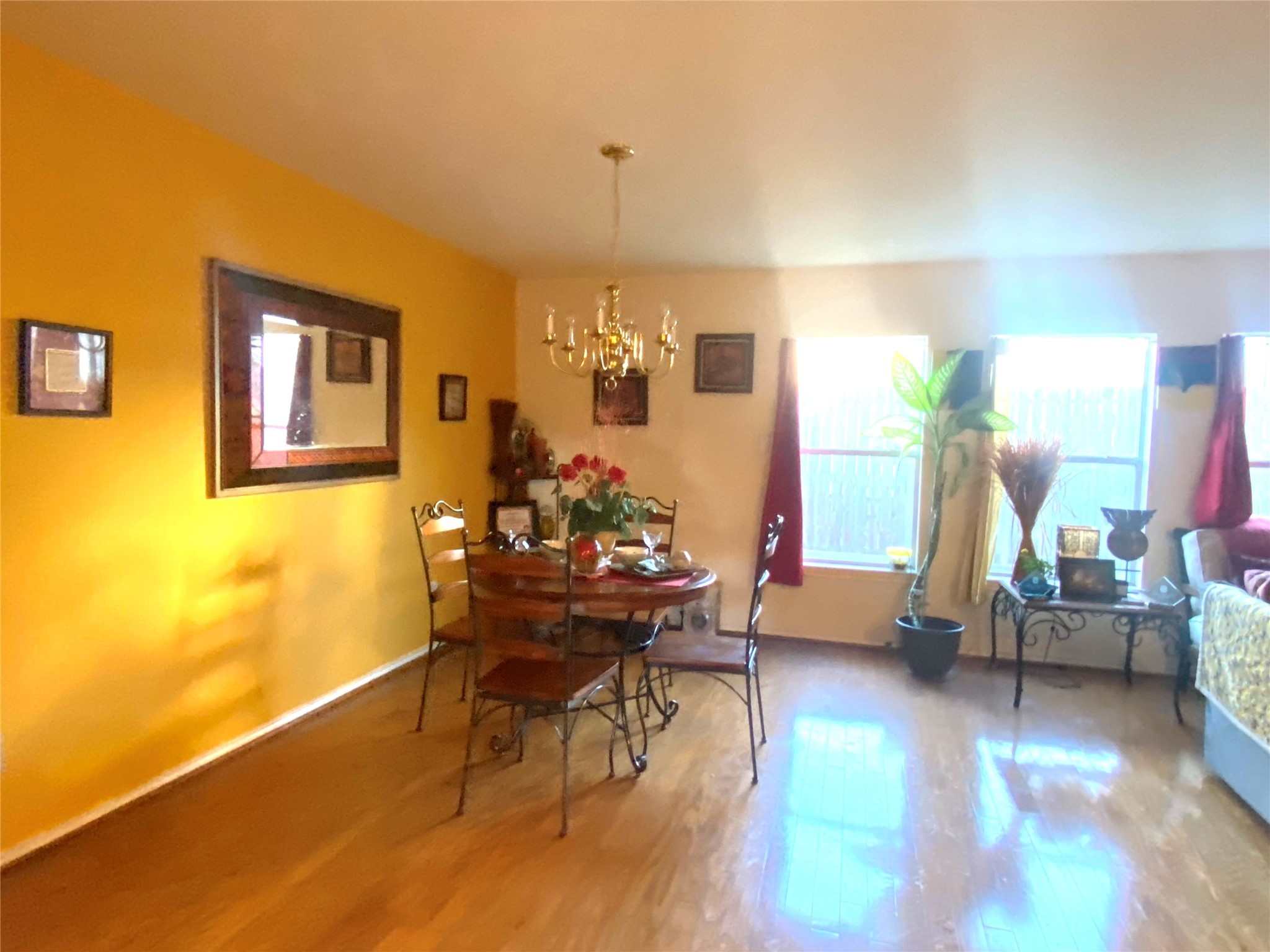 1718 Redwing Ridge Drive Houston, TX 77009 - Photo 10 of 32 a living room with furniture and a large window