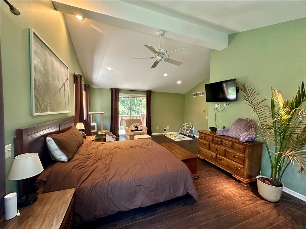 902 Copper Kettle Road Webster, NY 14580 - Photo 17 of 29 Primary Bedroom w/ vaulted ceilings