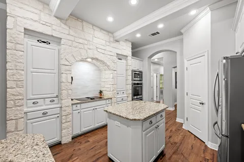 $850,000 | 806 Overlook Bend, Leander, TX 78641
