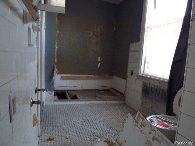 660 Atkinson Street Detroit, MI 48202 - Photo 7 of 9 DSCF6989.JPG