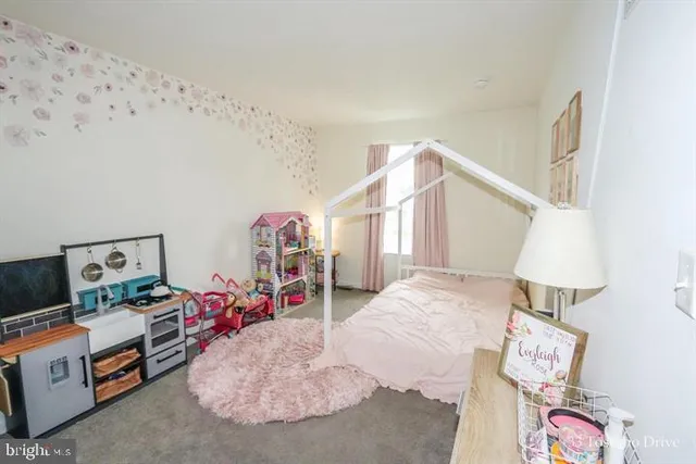 a bed room with a bed