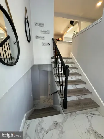 a view of entryway and hall