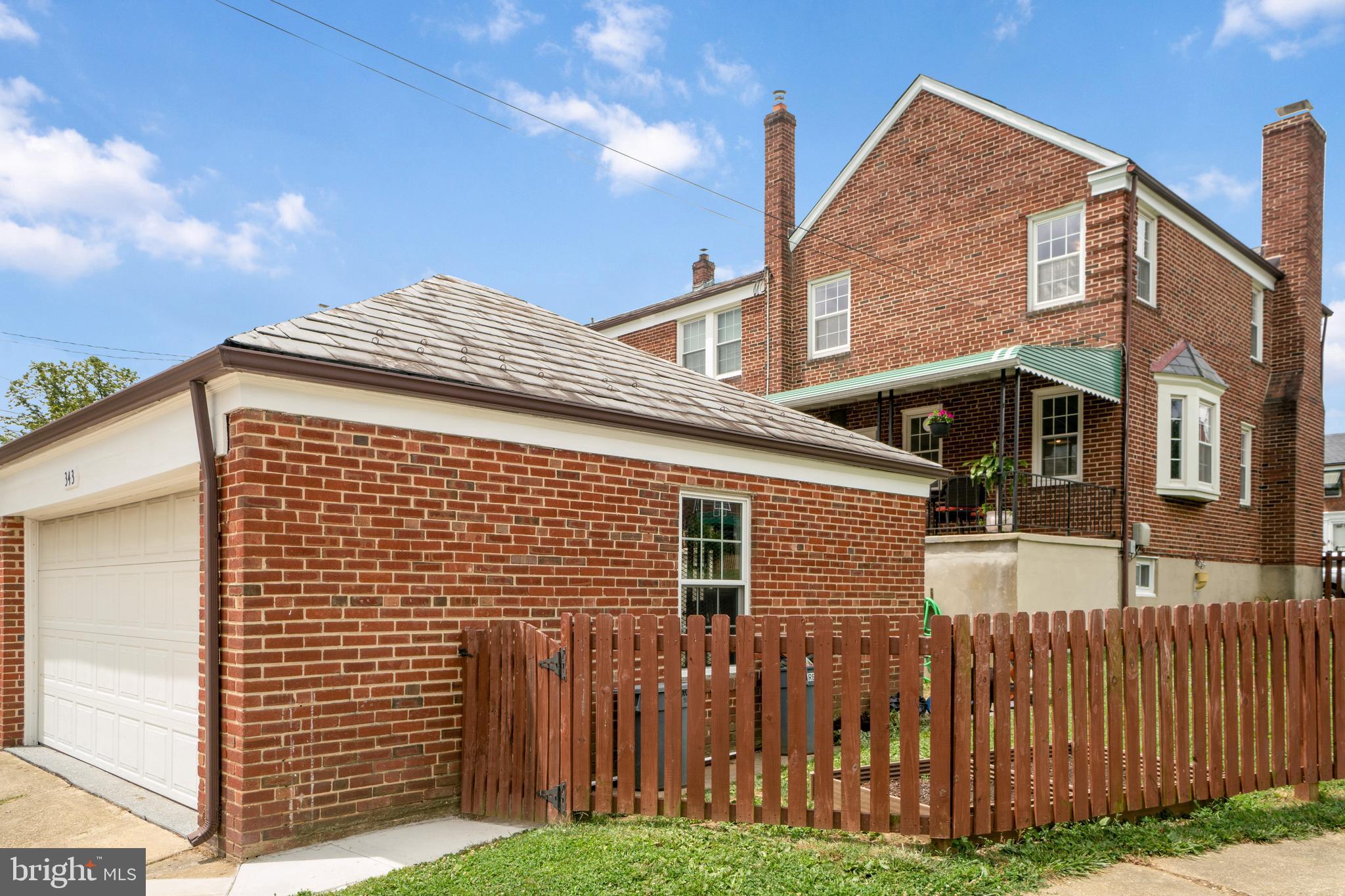 343 Stratford Road Baltimore, MD 21228 - Photo 4 of 41