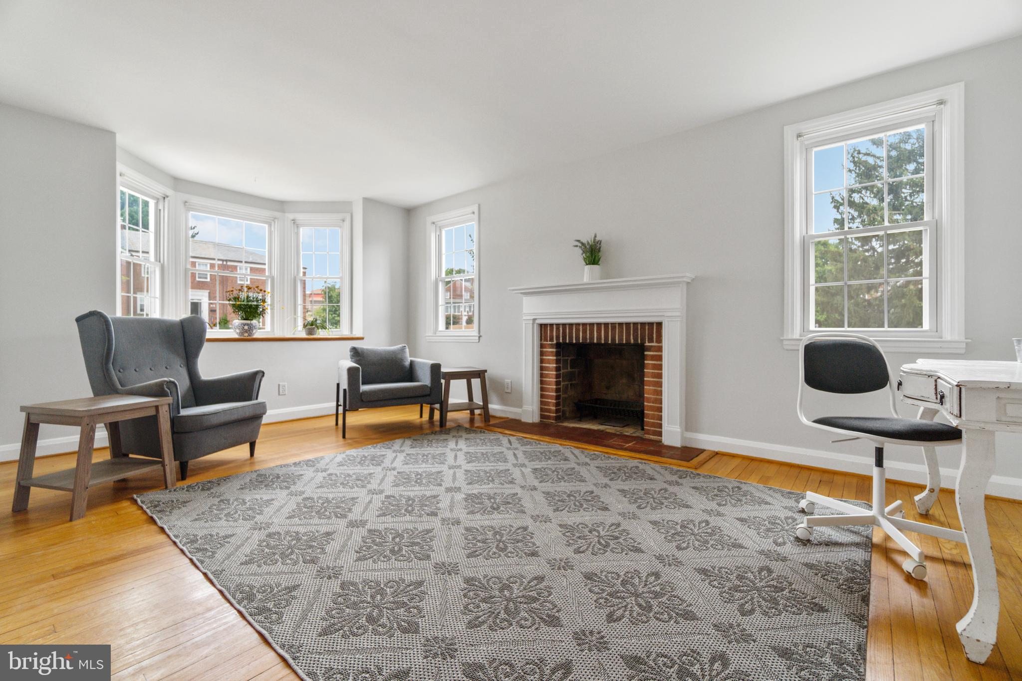 343 Stratford Road Baltimore, MD 21228 - Photo 5 of 41