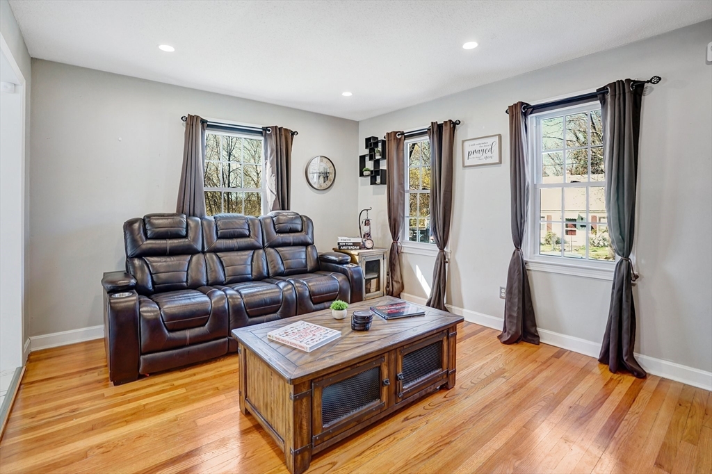 62 Arden Street Springfield, MA 01118 - Photo 6 of 31 Gallery Image 6