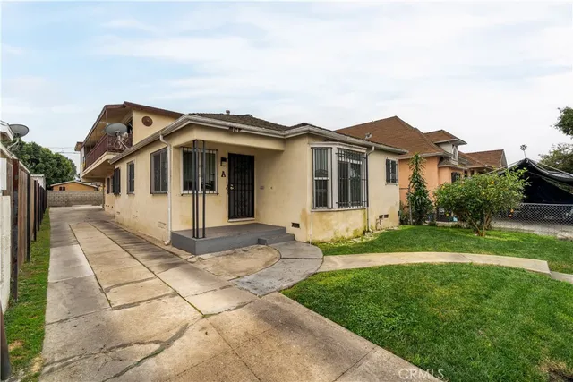 $899,999 | 154 East 82nd Place, Los Angeles, CA 90003