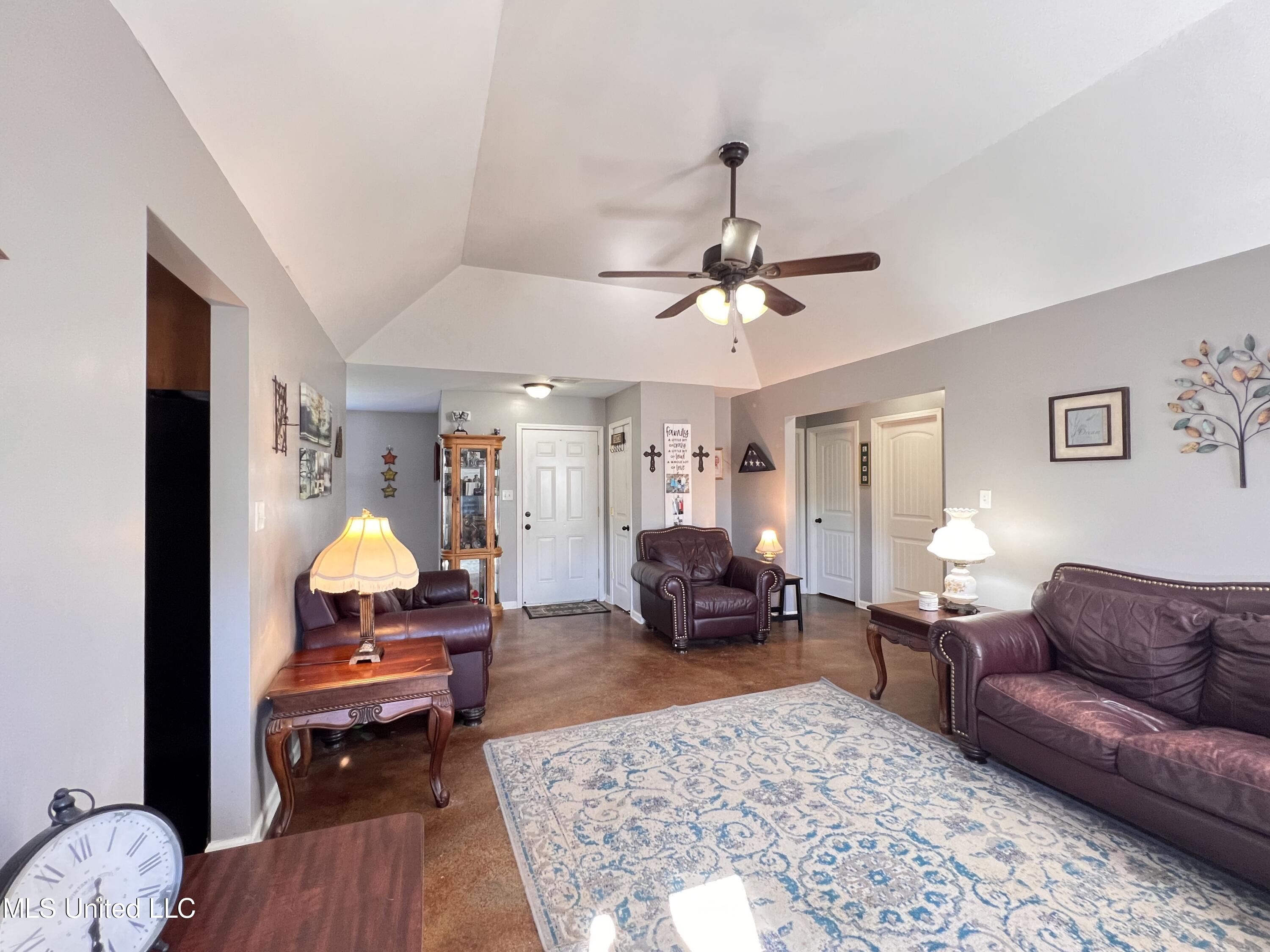 107 Emily Lynn Road Sarah, MS 38665 - Photo 11 of 43 IMG_4945