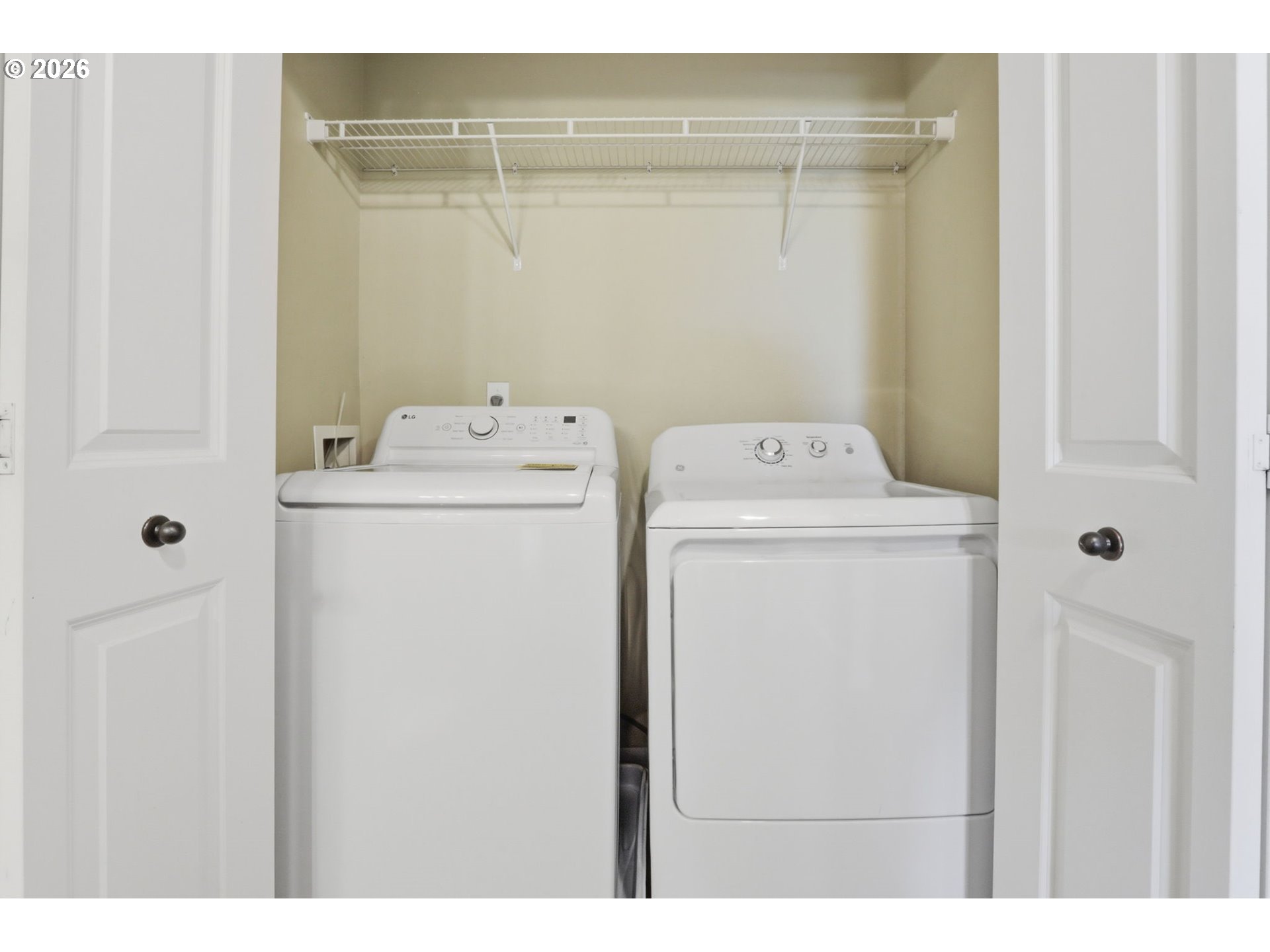 581 Southeast 204th Place Gresham, OR 97030 - Photo 25 of 32 a utility room with dryer and washer