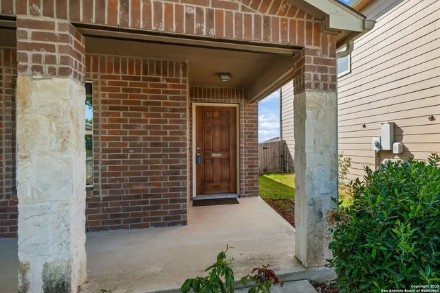 a view of entryway door of the house