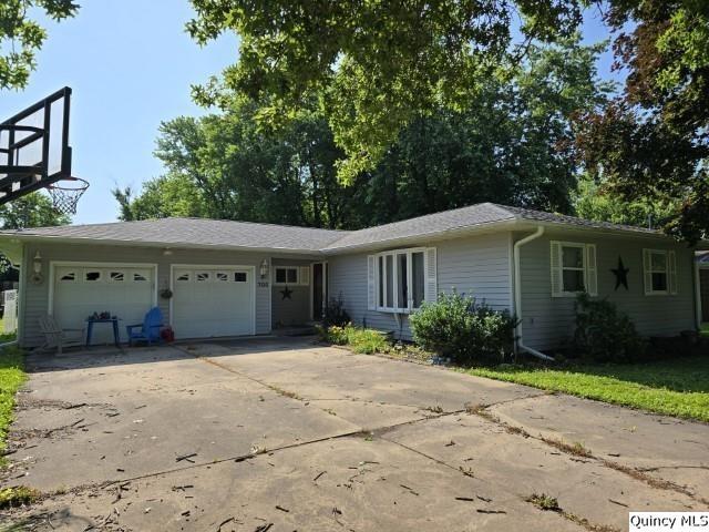 705 South Washington Street Carthage, IL 62321 - Photo 26 of 27 a front view of a house with a yard and a garage