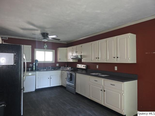 705 South Washington Street Carthage, IL 62321 - Photo 7 of 27 a kitchen with granite countertop a sink and cabinets