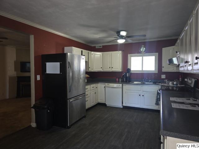 705 South Washington Street Carthage, IL 62321 - Photo 9 of 27 a kitchen with granite countertop a refrigerator stove and sink