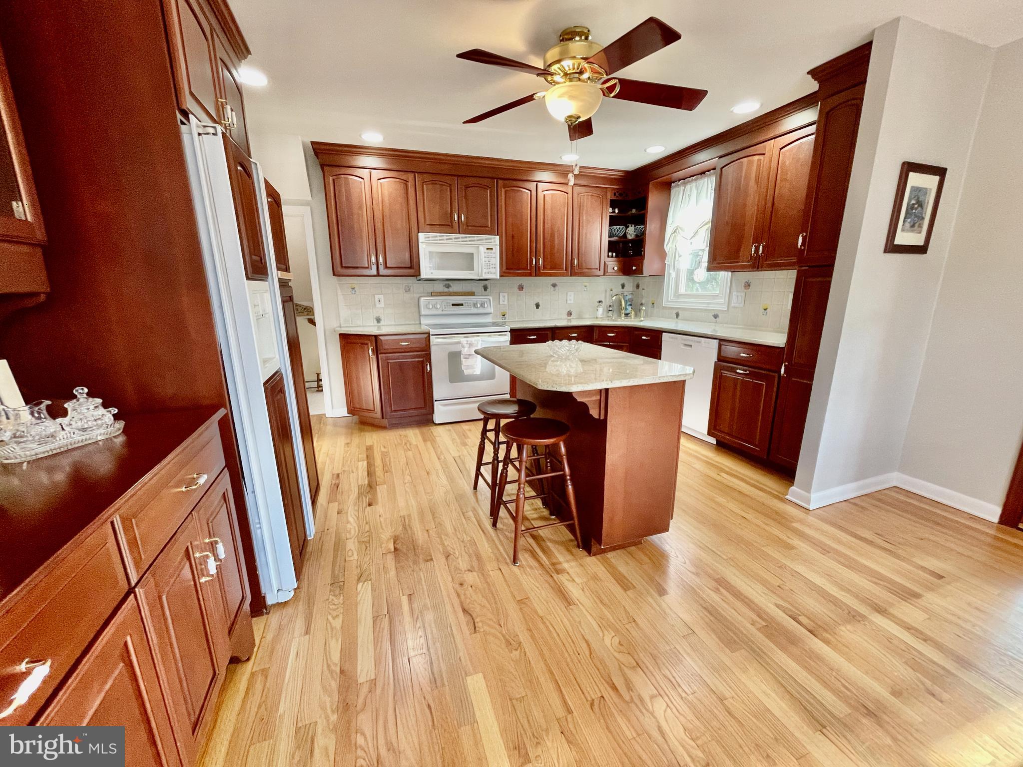 310 Harwicke Road Springfield, PA 19064 - Photo 4 of 26