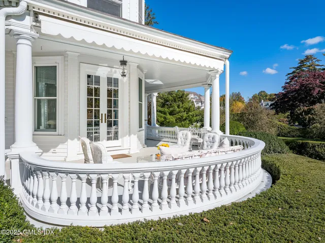 a view of a chair in the patio