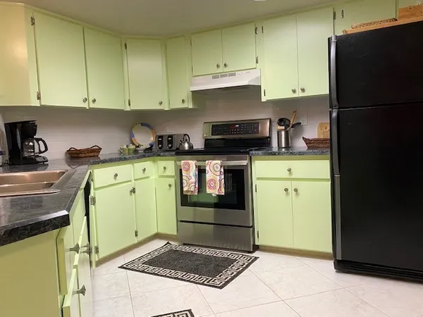 $5,900 | 1850 Bay Road, Unit 2E, Vero Beach, FL 32963