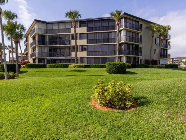 $5,900 | 1850 Bay Road, Unit 2E, Vero Beach, FL 32963