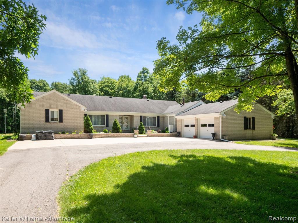 6555 Hivon Road Carleton, MI 48117 - Photo 6 of 38