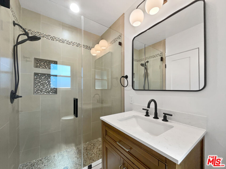 5736 Vantage Avenue Valley Village, CA 91607 - Photo 11 of 28