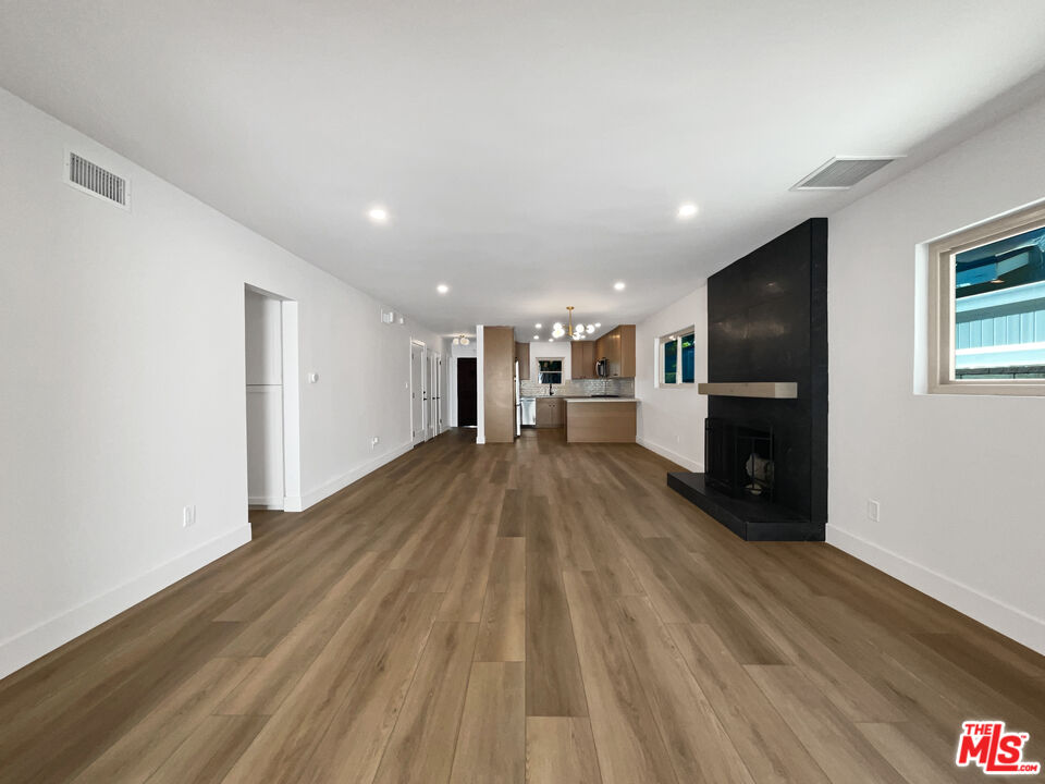 5736 Vantage Avenue Valley Village, CA 91607 - Photo 13 of 28